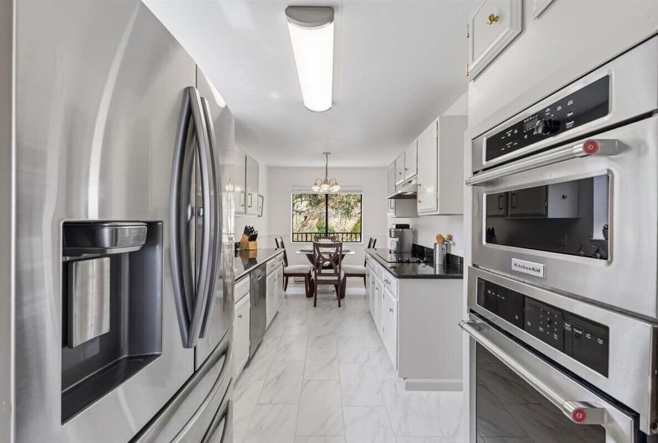 Fully Equipped Chef's Kitchen