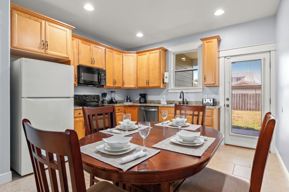 House, Multiple Beds, Patio, Garden View (22613 Coral Ave - Sea Breeze) | Private kitchen