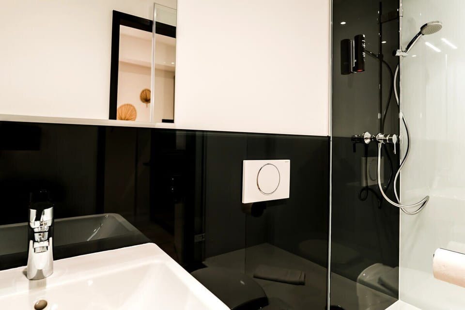 Badezimmer mit Dusche