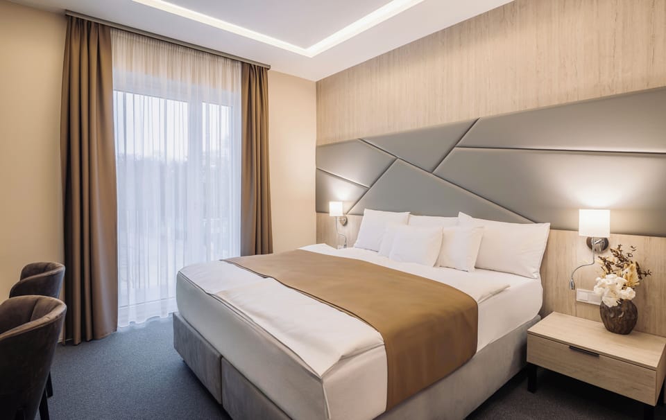 Classic Double or Twin Room | In-room safe, desk, laptop workspace, free WiFi