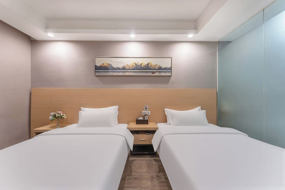Standard Twin Room | Desk, laptop workspace, blackout drapes, free WiFi