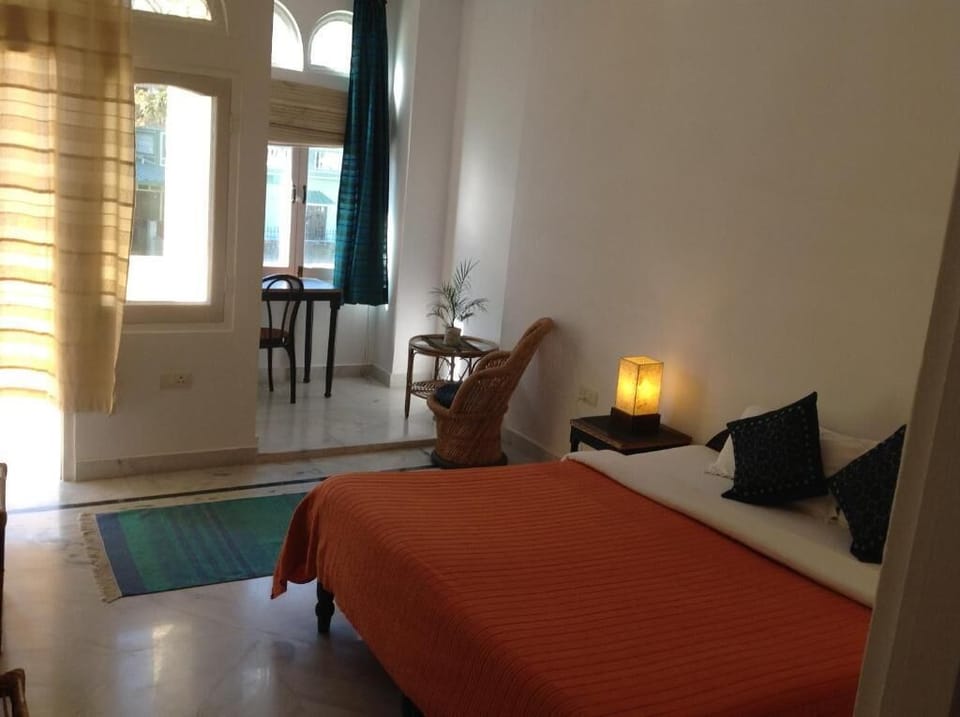 In-room safe, soundproofing, iron/ironing board, free WiFi