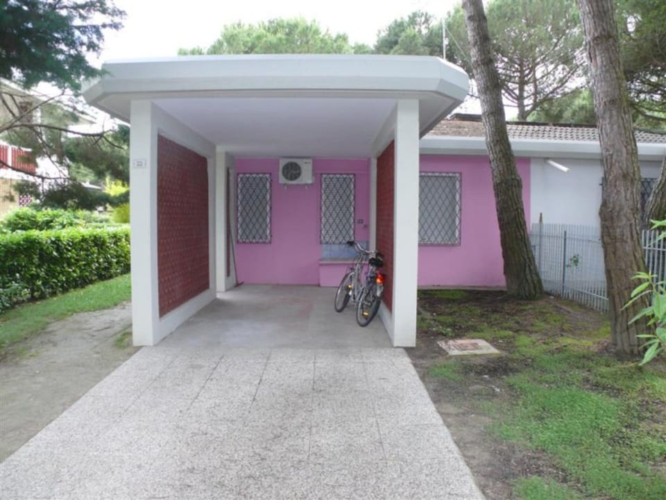 Apartment, 2 Bedrooms, Patio, Garden View | Property grounds