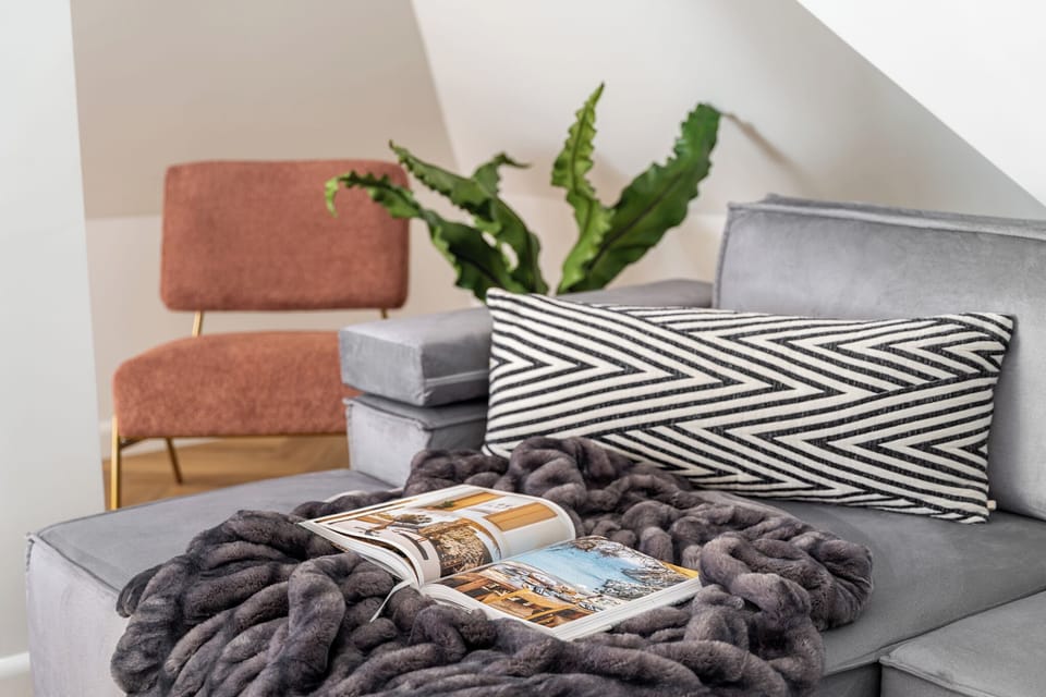Deluxe Apartment, City View, Beachside | Interior