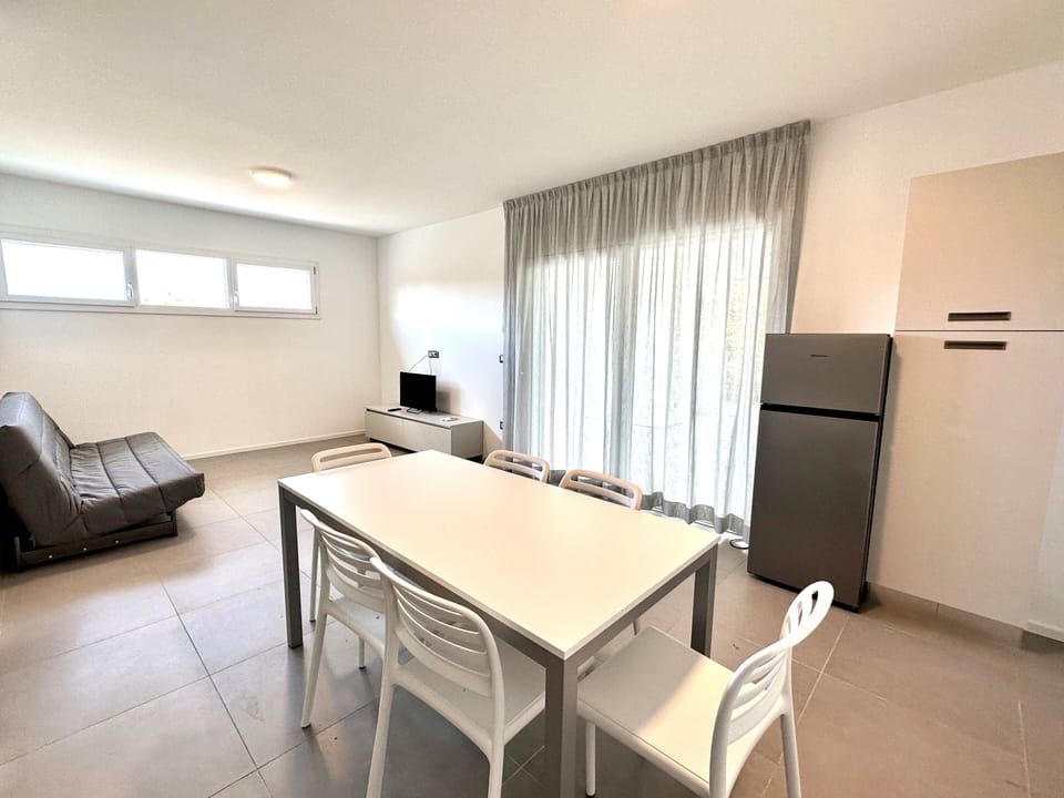 Apartment, 4 Bedrooms, Balcony, City View | Interior