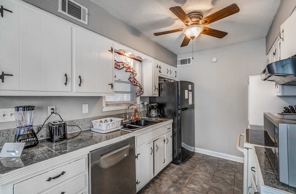 Full Kitchen 