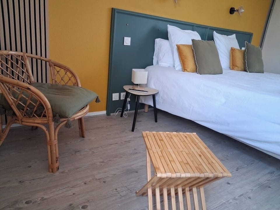 Comfort Double or Twin Room | Blackout drapes, iron/ironing board (on request), WiFi (free)