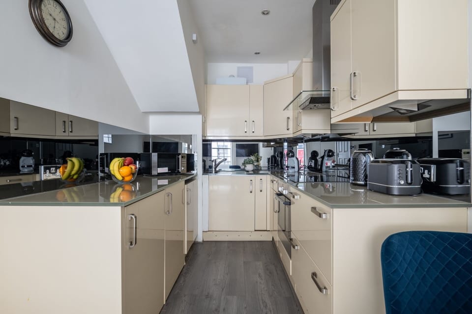 City Apartment, 2 Bedrooms, Non Smoking | Private kitchen | Espresso maker, coffee/tea maker, electric kettle, toaster