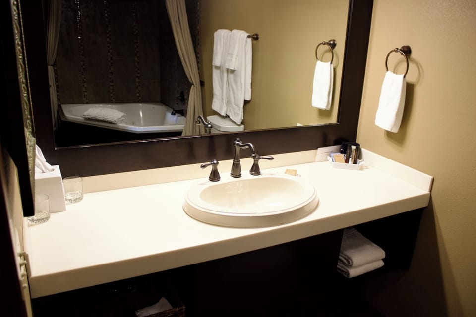 Emerald20Suite20Bathroom
