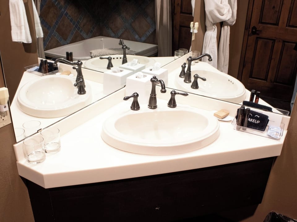 Sapphire20Suite20Bathroom1
