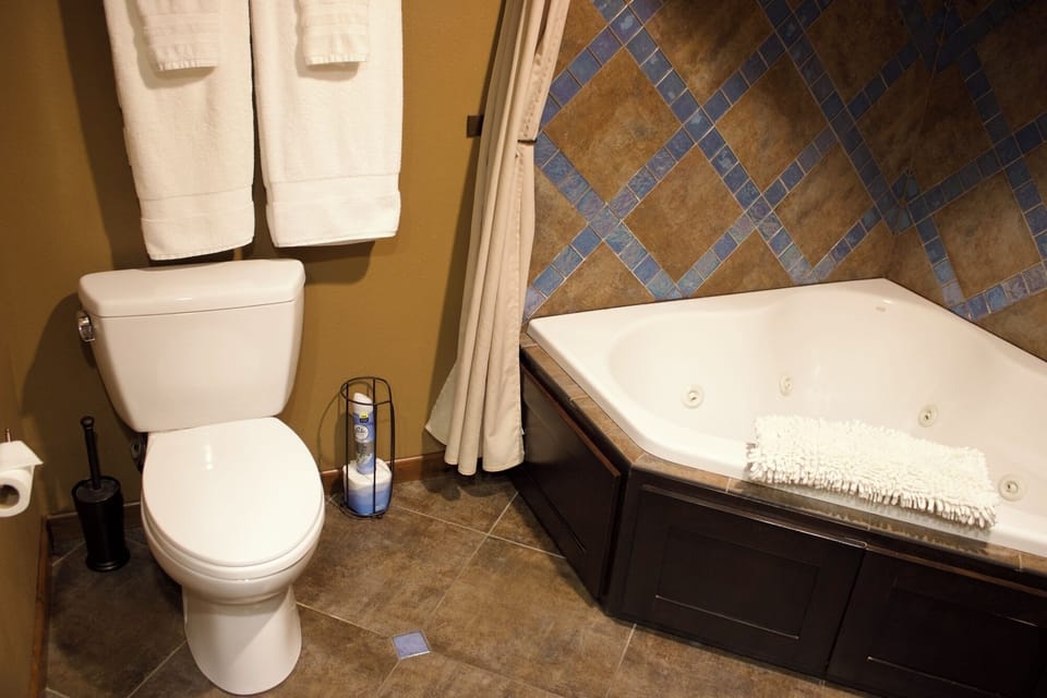 Sapphire20Suite20Bathroom3