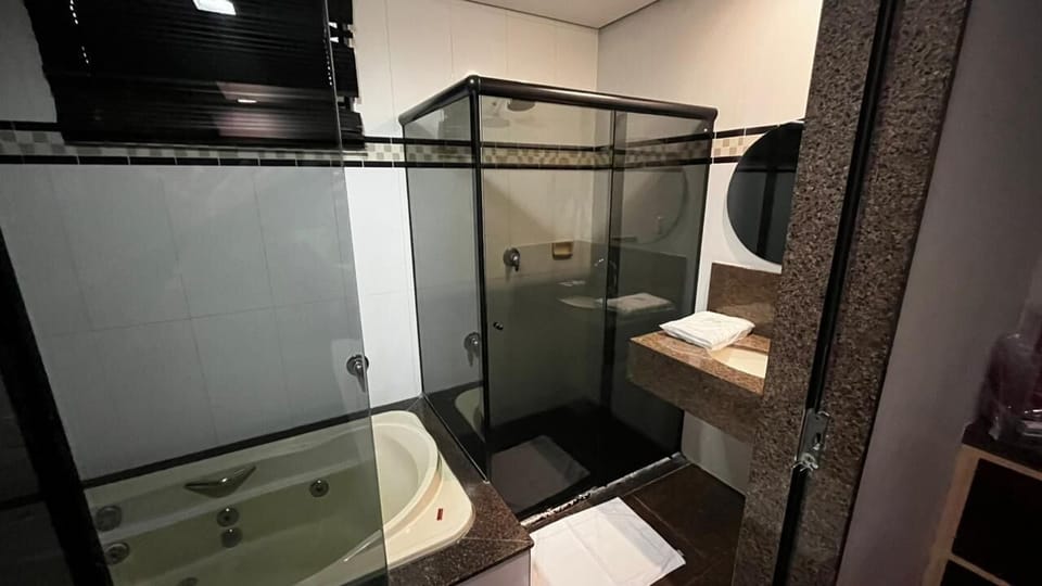 Standard Apartment | Bathroom | Free toiletries, towels, soap, shampoo