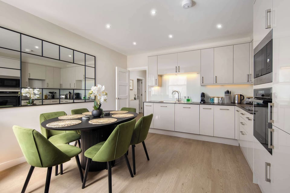 Kitchen & Dining Room