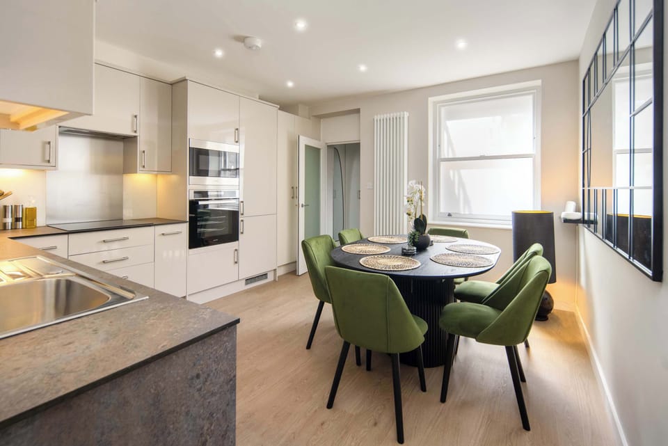 Kitchen & Dining Room