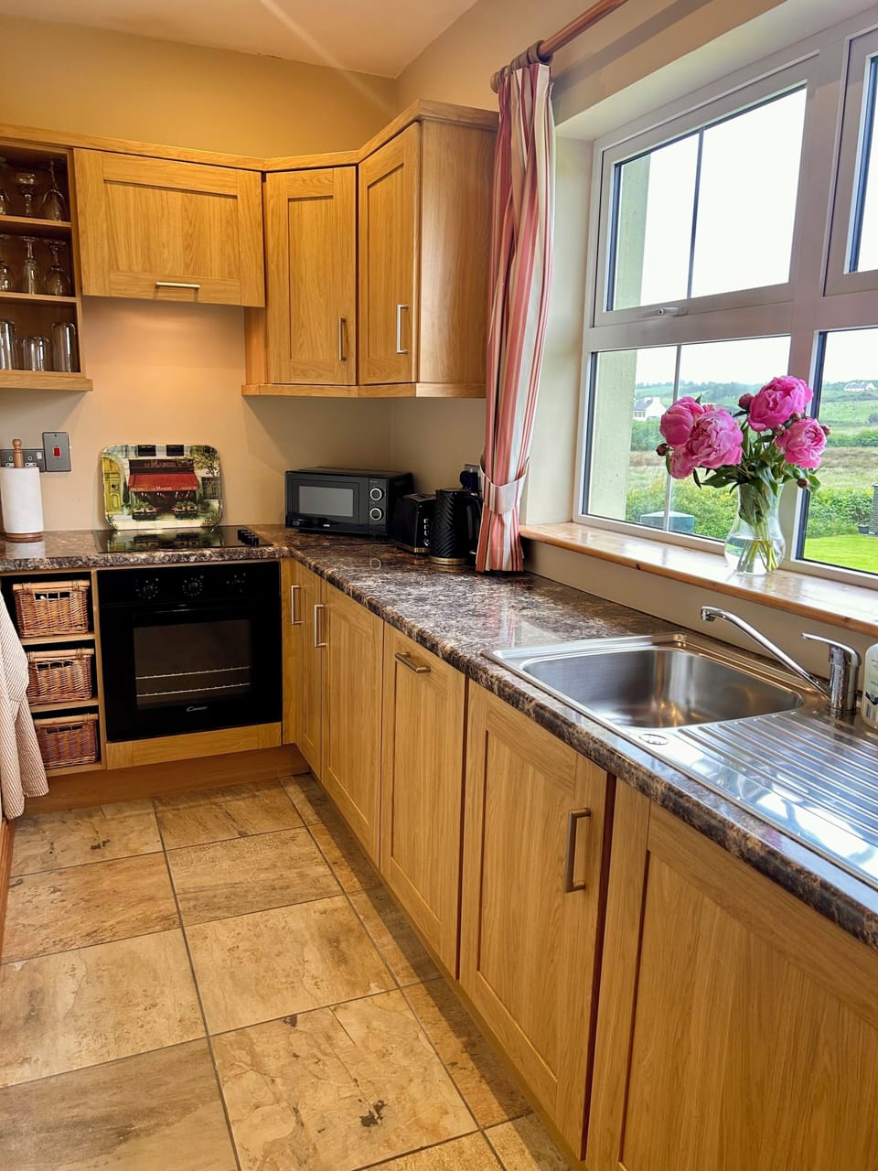 Kitchen with TV, microwave, dishwasher, fridge, freezer, washer/dryer 