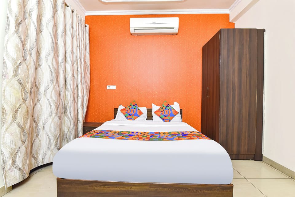 Egyptian cotton sheets, premium bedding, in-room safe, desk