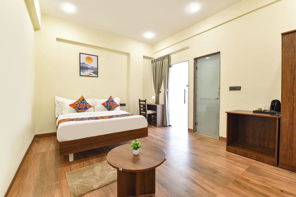 Premium Room | Egyptian cotton sheets, premium bedding, in-room safe, desk