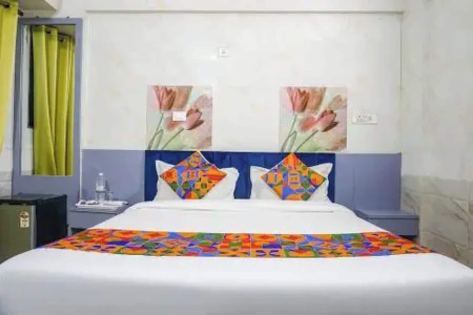 Egyptian cotton sheets, premium bedding, in-room safe, desk