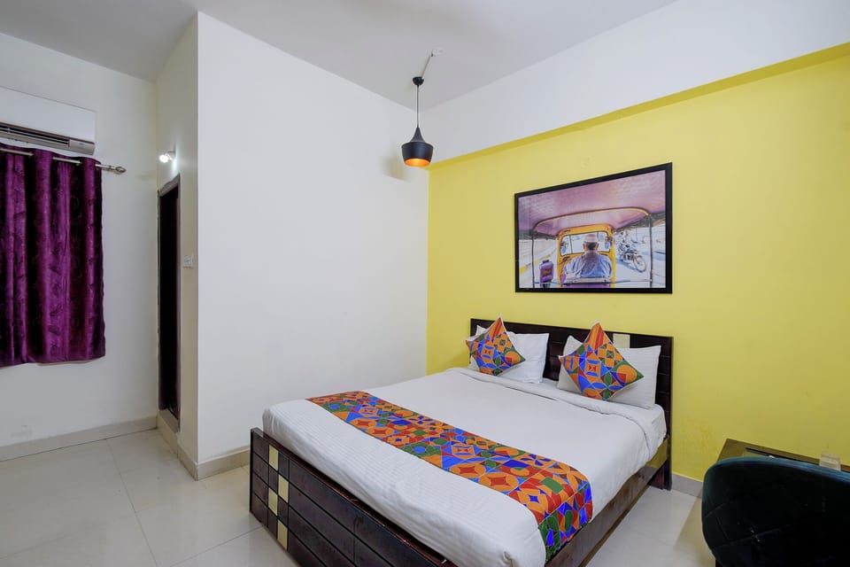 Egyptian cotton sheets, premium bedding, in-room safe, desk
