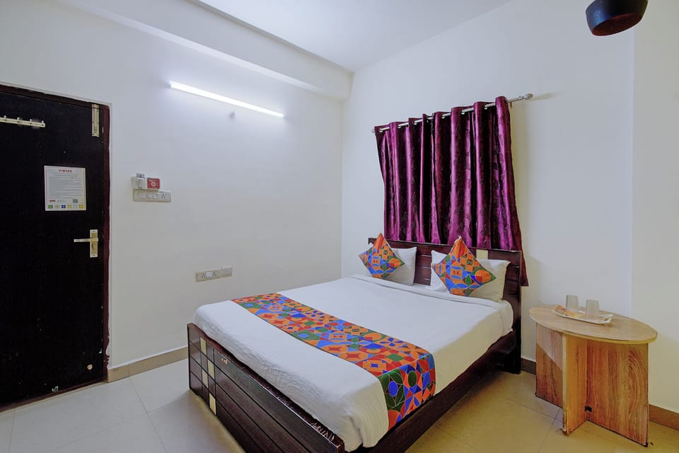 Deluxe Room | Egyptian cotton sheets, premium bedding, in-room safe, desk