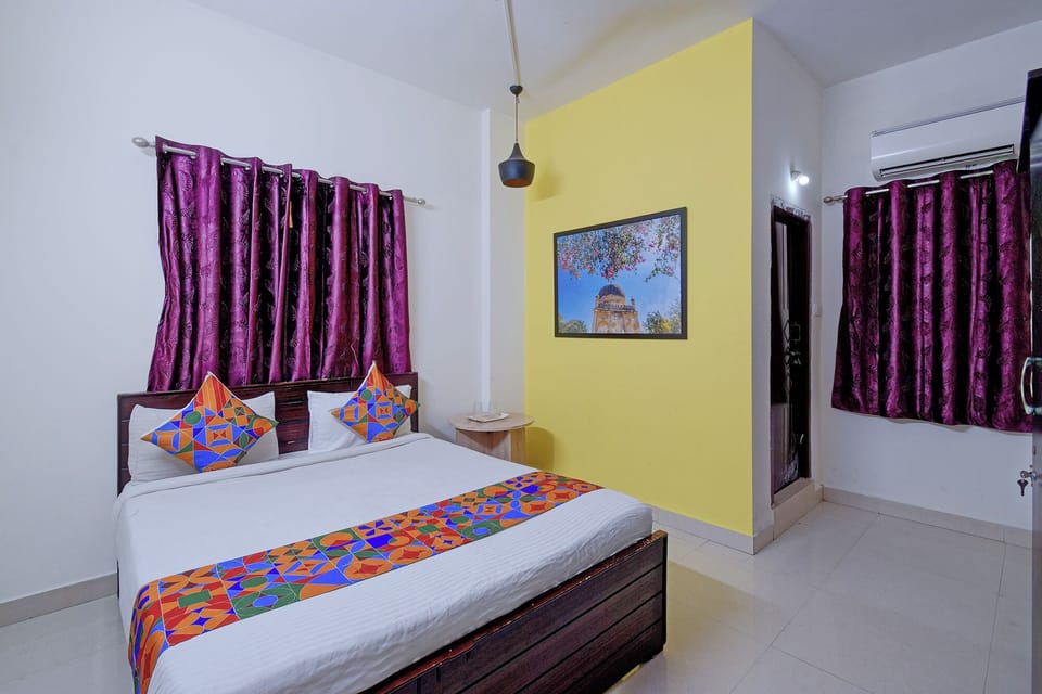 Deluxe Room | Egyptian cotton sheets, premium bedding, in-room safe, desk