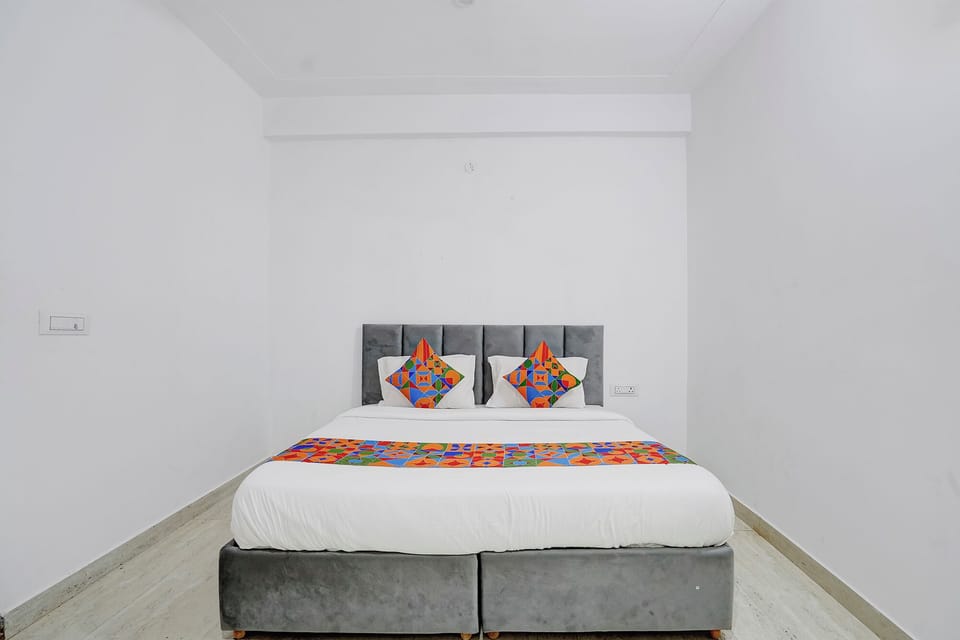 Egyptian cotton sheets, premium bedding, in-room safe, desk
