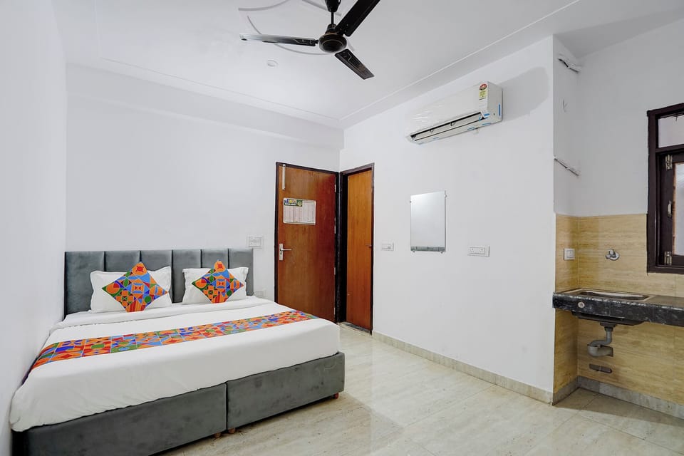 Deluxe Room | Egyptian cotton sheets, premium bedding, in-room safe, desk