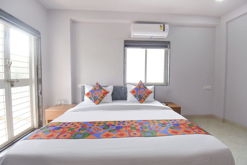 Executive Room | Egyptian cotton sheets, premium bedding, in-room safe, desk