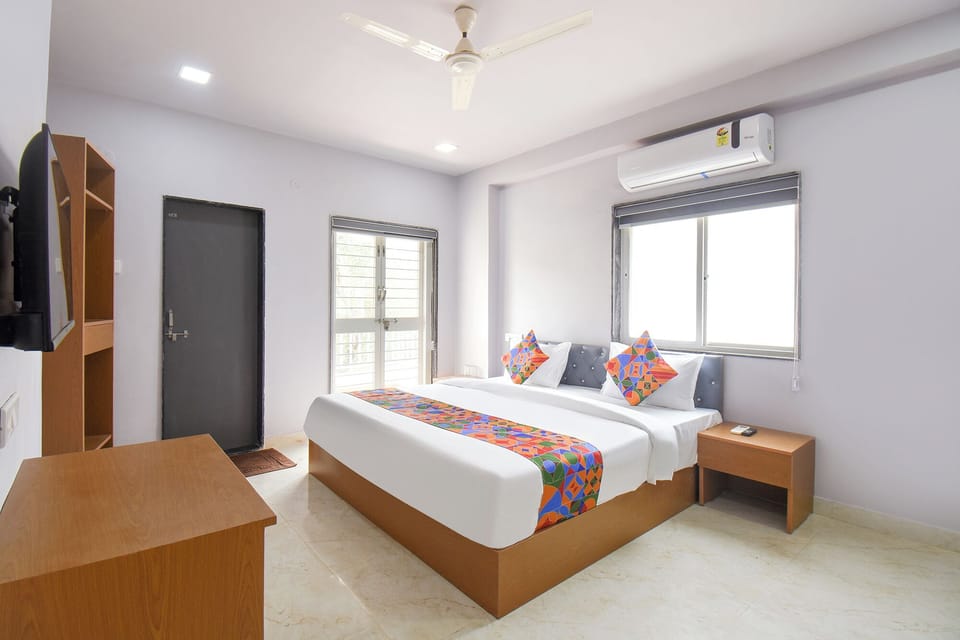 Deluxe Room | Egyptian cotton sheets, premium bedding, in-room safe, desk