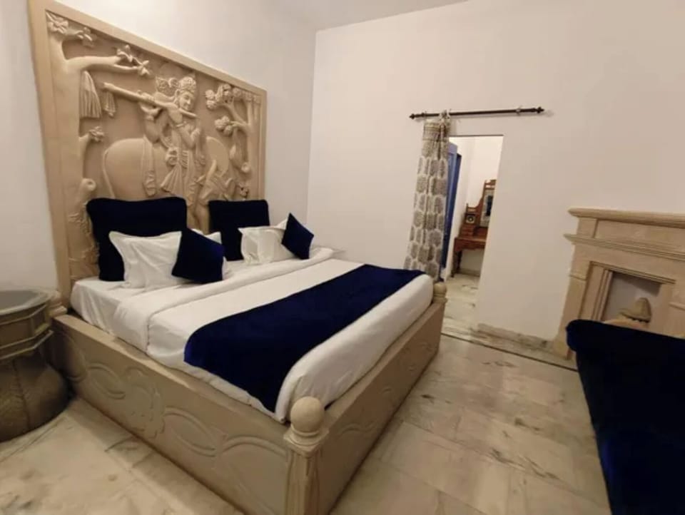 Deluxe Room | Egyptian cotton sheets, premium bedding, in-room safe, desk