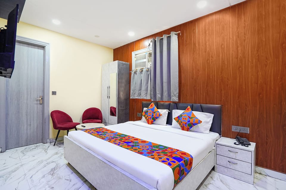 Deluxe Room | Egyptian cotton sheets, premium bedding, in-room safe, desk