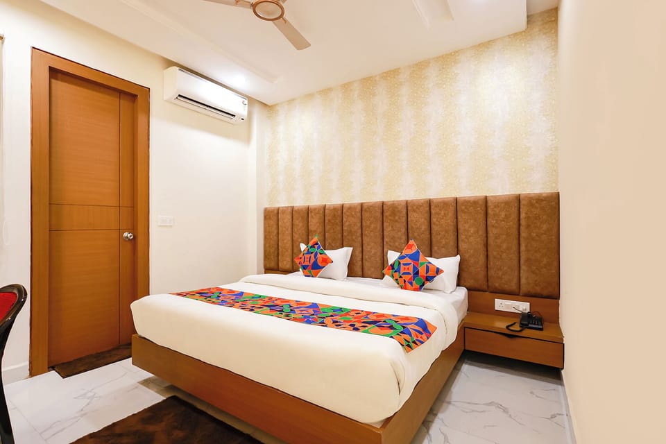Egyptian cotton sheets, premium bedding, in-room safe, desk