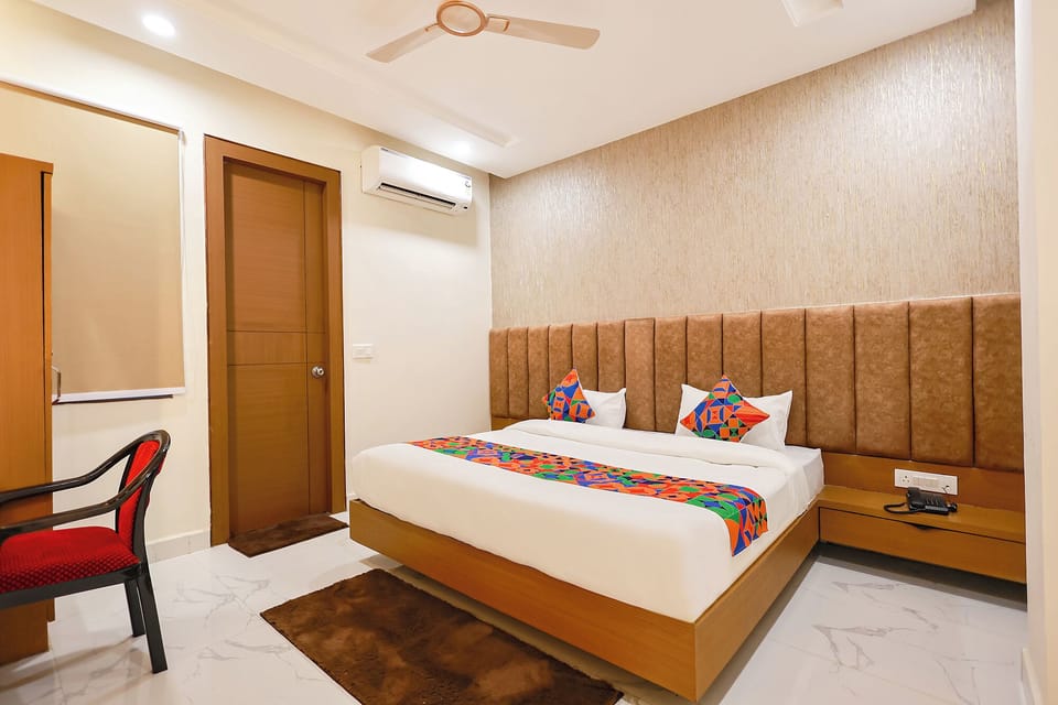 Deluxe Room | Egyptian cotton sheets, premium bedding, in-room safe, desk