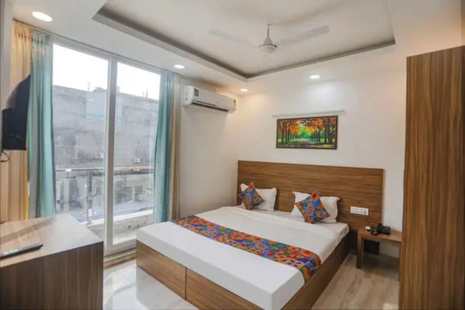 Premium Room | Egyptian cotton sheets, premium bedding, in-room safe, desk