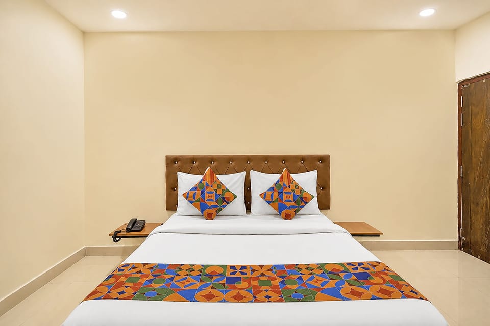 Egyptian cotton sheets, premium bedding, in-room safe, desk