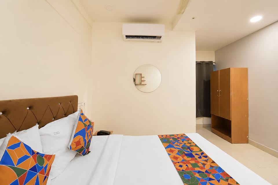 Egyptian cotton sheets, premium bedding, in-room safe, desk