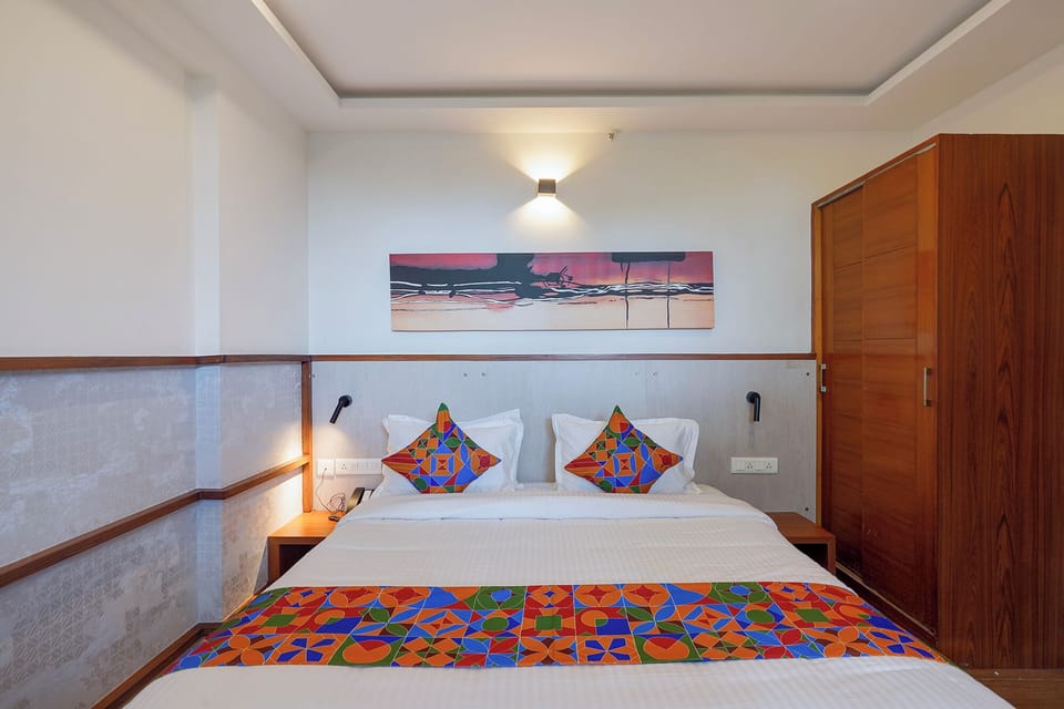 Egyptian cotton sheets, premium bedding, in-room safe, desk