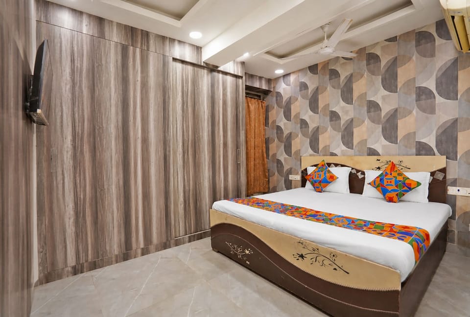 Premium Room | Egyptian cotton sheets, premium bedding, in-room safe, desk