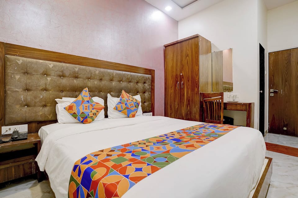 Egyptian cotton sheets, premium bedding, in-room safe, desk