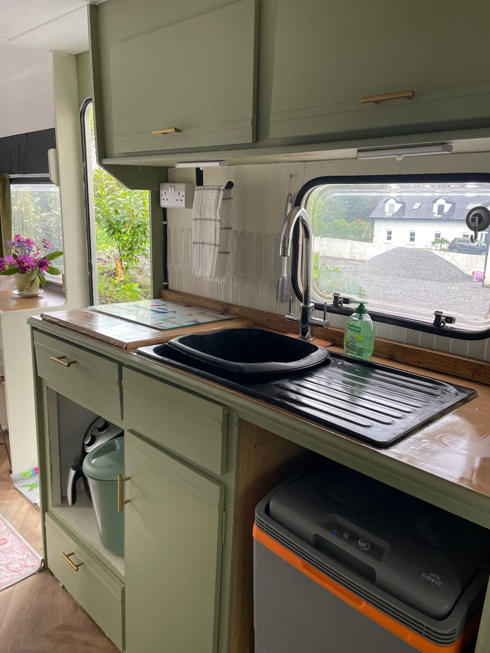 Fridge, stovetop, electric kettle, toaster