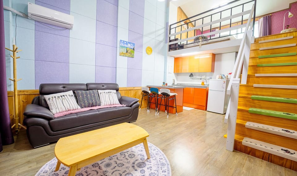 Deluxe Double Room, Balcony, Mountain View | Living area