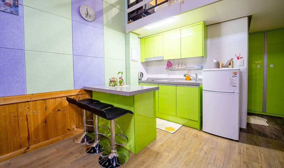 Classic Suite, Balcony, Mountain View | Private kitchen | Fridge, microwave, stovetop, cookware/dishes/utensils