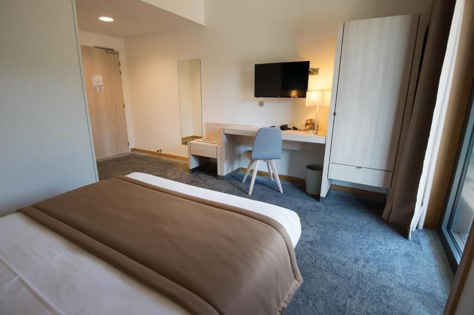 Comfort Double Room, Garden View | Desk, laptop workspace, soundproofing, free WiFi