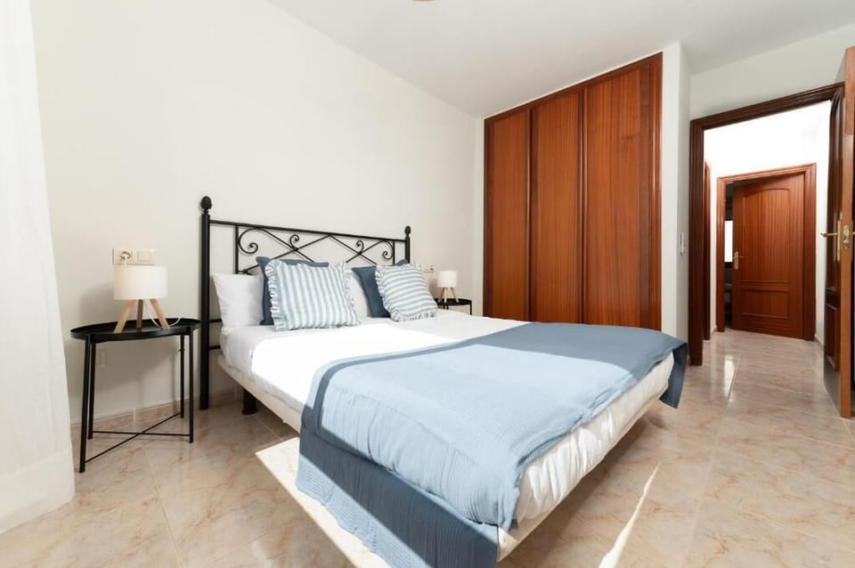 Deluxe Apartment, Balcony | Down comforters, free WiFi, bed sheets