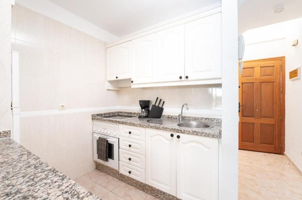 Deluxe Apartment, Balcony | Private kitchen