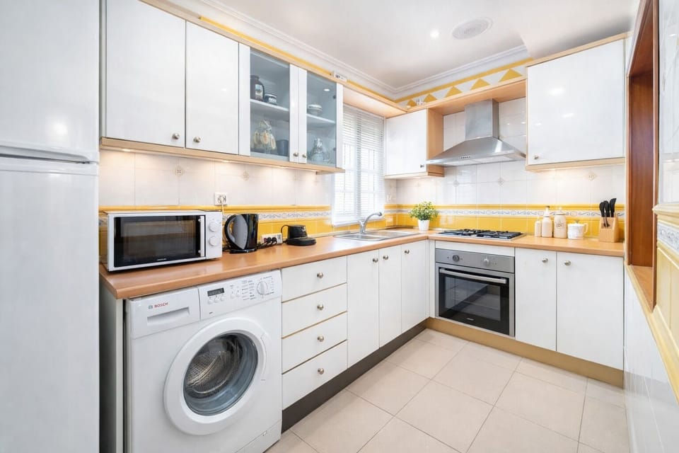 Classic Apartment | Private kitchen | Cookware/dishes/utensils, cleaning supplies