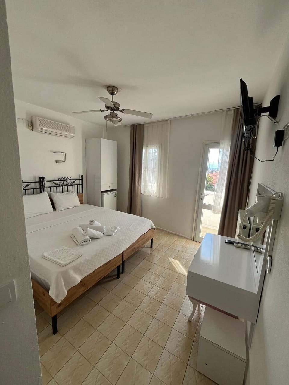 Standard Double Room | Premium bedding, WiFi (free)
