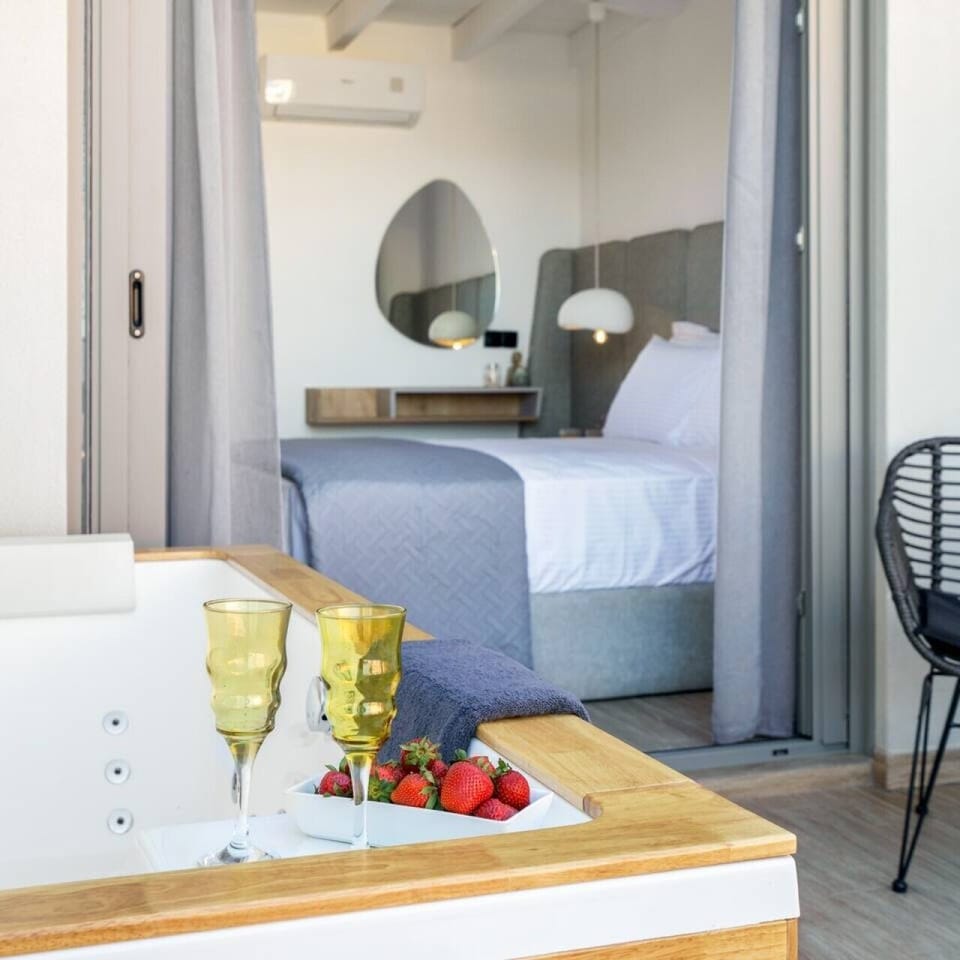 Bedroom with direct access to the terrace/balcony.