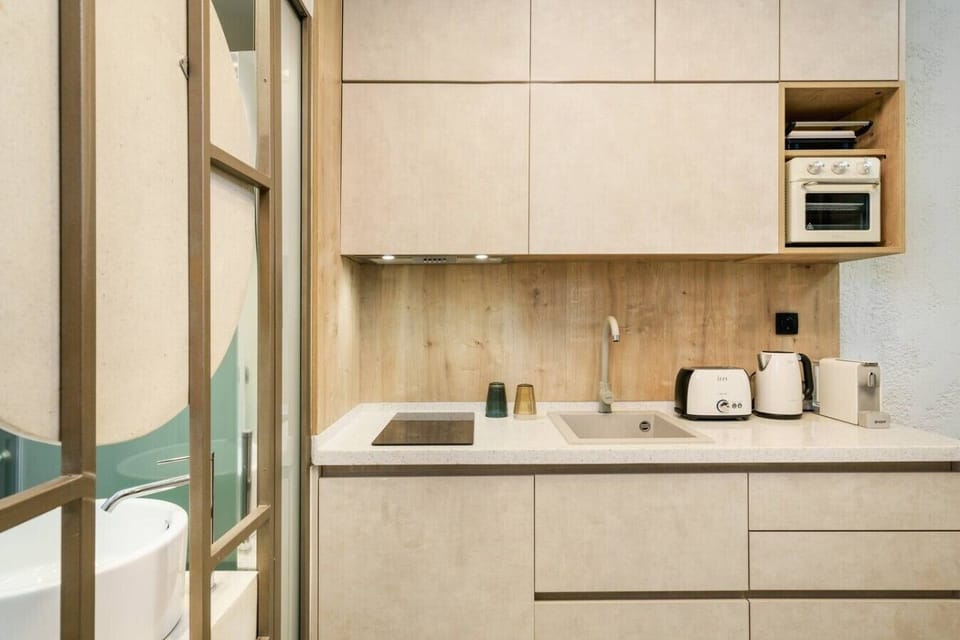 A clean and modern kitchen that makes cooking effortless.