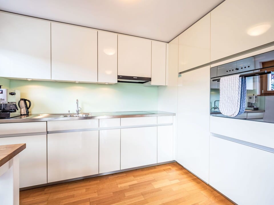 Kitchen, Kitchen Appliance, Countertop, Interior Design, Flooring, Cabinetry, Major Appliance, Wood, Ceiling, Floor